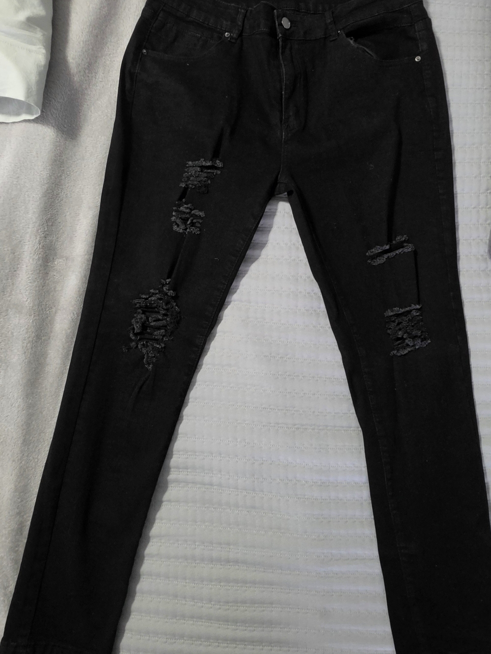 Women's Black Distressed Skinny Jeans